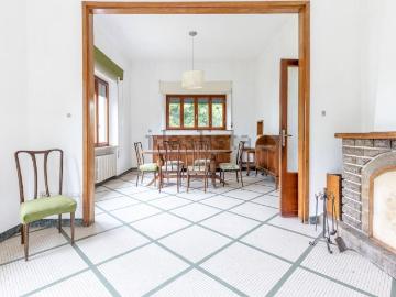 Case e ville in vendita di 220 m² in Via Sarzanese, 4722