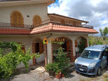 Case e ville in vendita di 220 m² in Via Serra, 1