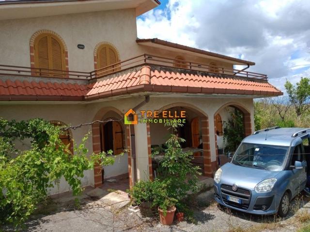 Case e ville in vendita di 220 m² in Via Serra, 1