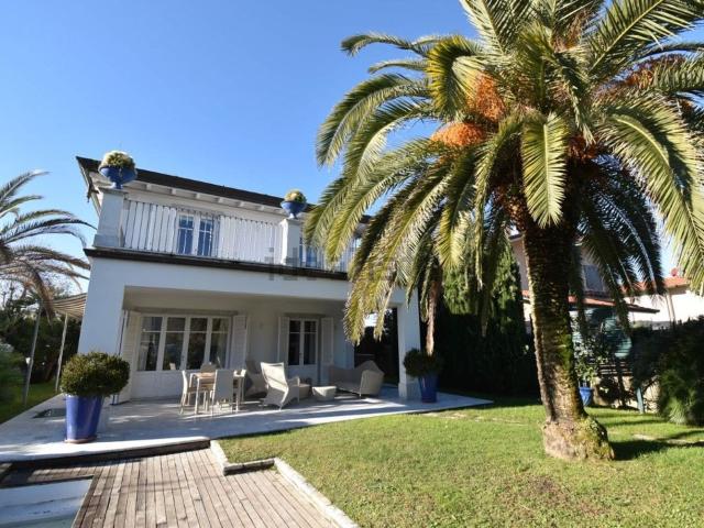 Case e ville in vendita di 220 m² in Via Pablo Picasso