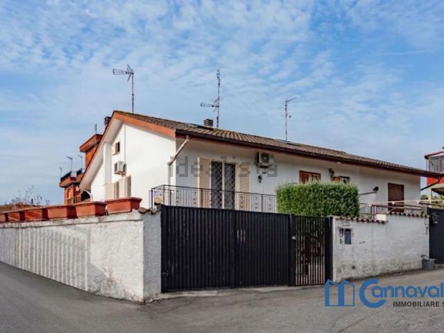 Case e ville in vendita di 220 m² in Via Padre Antonio Cocchi