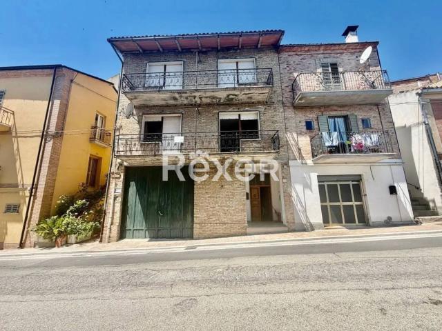 Case e ville in vendita di 220 m² in Via Perdicasso Barrile