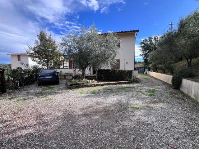 Case e ville in vendita di 220 m² in Via Piero Gobetti