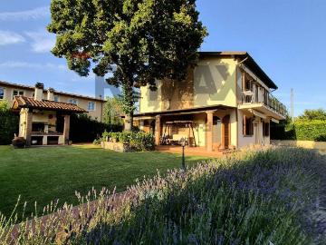 Case e ville in vendita di 220 m² in Via Pietramarina, 180