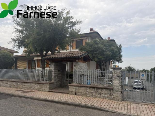 Case e ville in vendita di 220 m² in Via Pietro Nuvolone