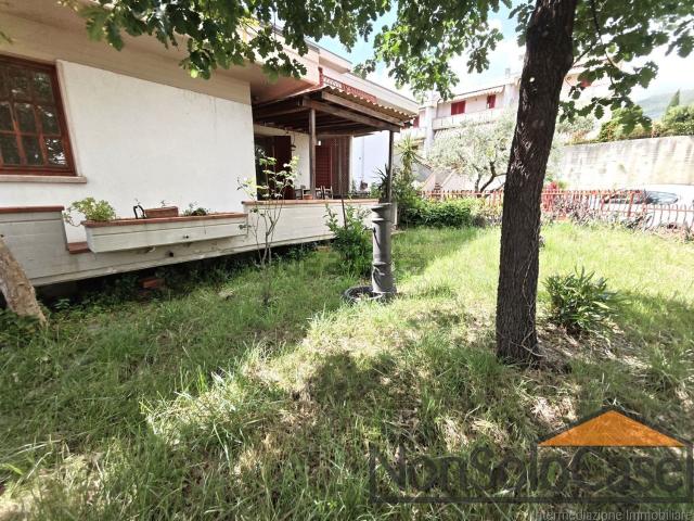 Case e ville in vendita di 220 m² in Via Pietro Nenni