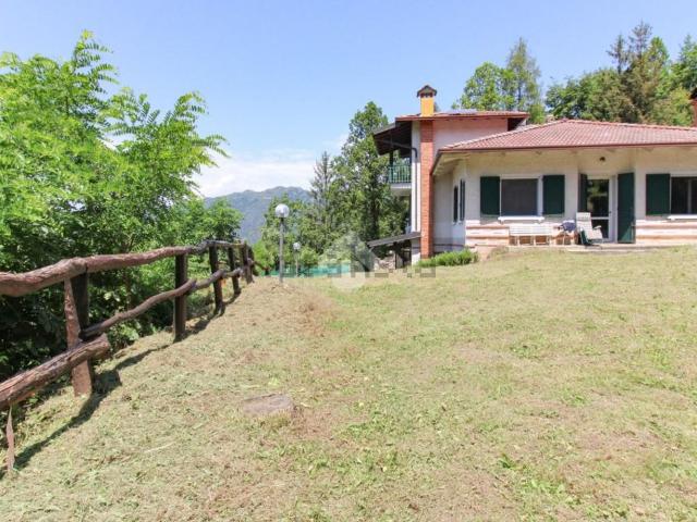 Case e ville in vendita di 220 m² in Via Prati Comuni