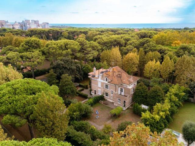 Case e ville in vendita di 220 m² in Via Roma