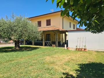 Case e ville in vendita di 220 m² in Via Roma