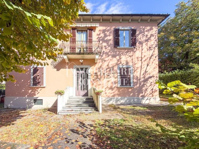 Case e ville in vendita di 220 m² in Via Ronchi