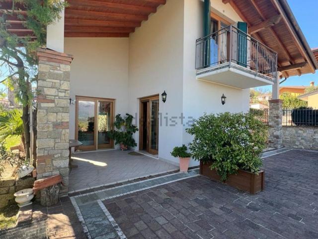 Case e ville in vendita di 220 m² in Via Rosario