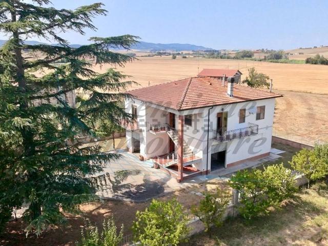 Case e ville in vendita di 220 m² in Via Rosignanina, 52