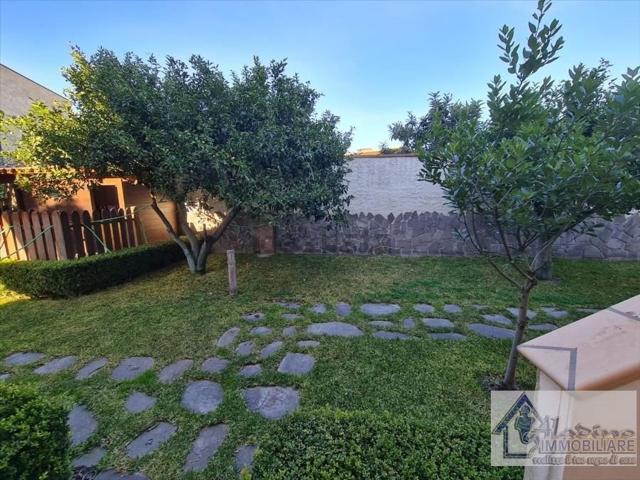 Case e ville in vendita di 220 m² in Via ravagnese