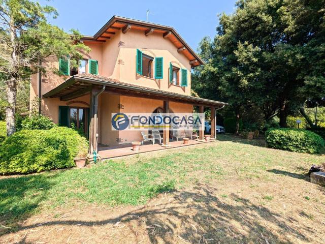Case e ville in vendita di 220 m² in Via Raffaello Sanzio