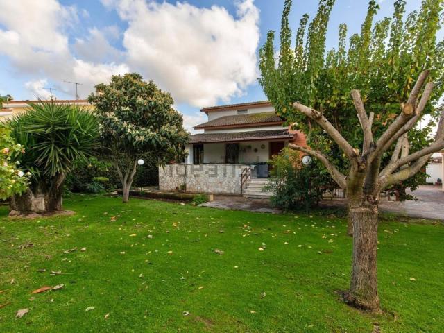 Case e ville in vendita di 220 m² in Via Rifiano