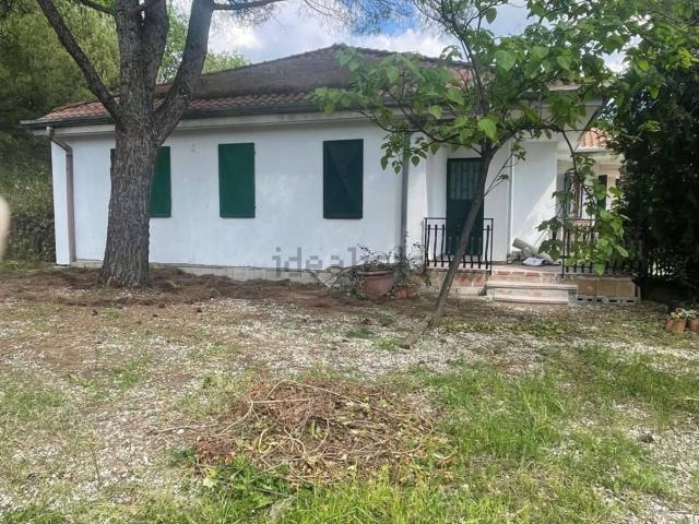 Case e ville in vendita di 220 m² in Via Temponi