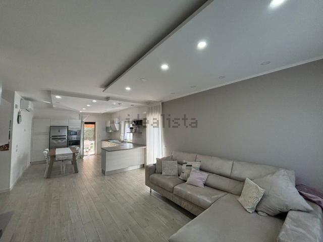 Case e ville in vendita di 220 m² in Via Ten. Luigi Salsano, 15