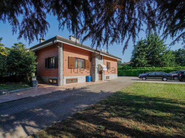 Case e ville in vendita di 220 m² in Via Vauda