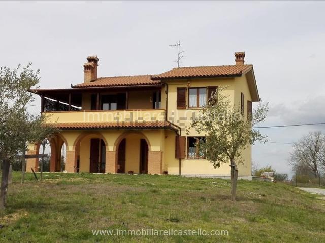 Case e ville in vendita di 220 m² in Via Vitellino