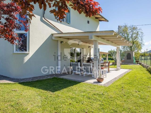 Case e ville in vendita di 220 m² in Via Vitellino