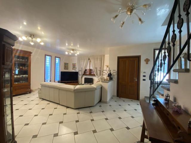 Case e ville in vendita di 220 m² in Via Vittorio Emanuele II, 34
