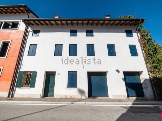 Case e ville in vendita di 220 m² in Via Villa Scura