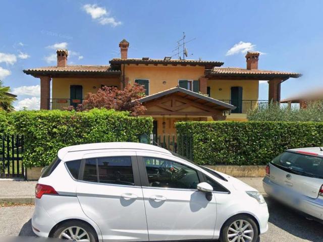 Case e ville in vendita di 220 m² in Via XXV Aprile, 7