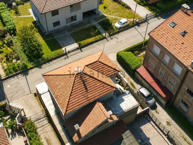 Case e ville in vendita di 220 m² in Via XXV Aprile, 14