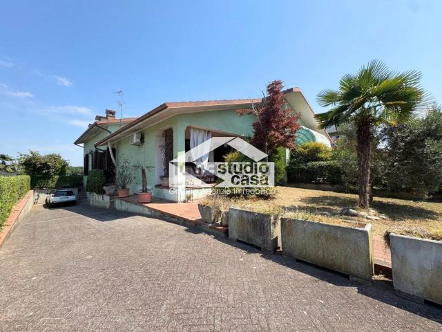Villetta indipendente in vendita di 220 m² in Via XXV Aprile