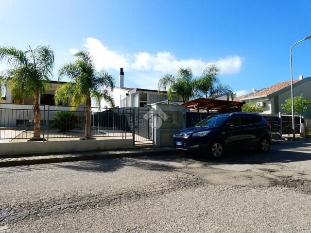 Case e ville in vendita di 220 m² in Viale Catone, 146