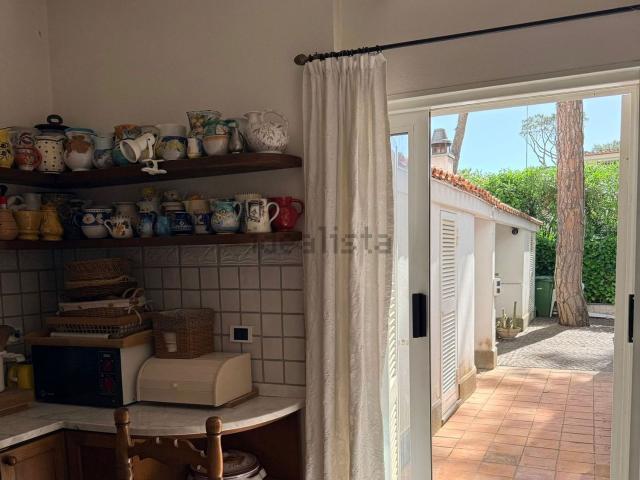 Case e ville in vendita di 220 m² in Viale della Pineta di Fregene
