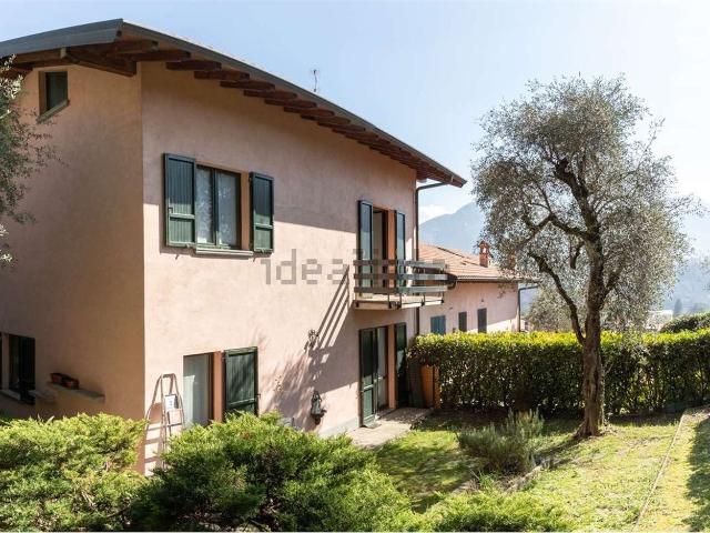 Case e ville in vendita di 220 m² in Viale Libronico, 27