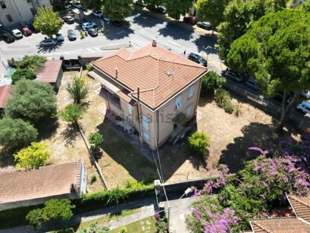 Case e ville in vendita di 220 m² in Viale Stazione