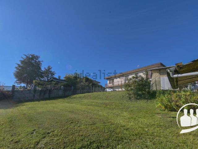 Case e ville in vendita di 220 m² in Borgo Crocera, 17
