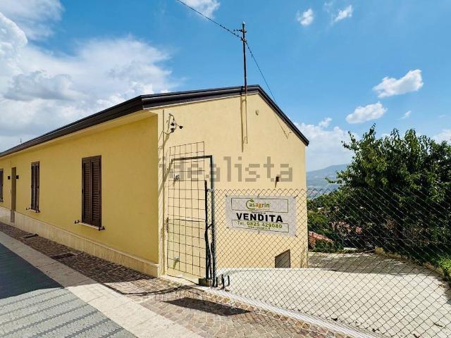 Case e ville in vendita di 220 m² in Corso Francesco Iorizzi, 89