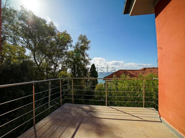 Case e ville in vendita di 220 m² in Corso Giuseppe Mazzini, 173