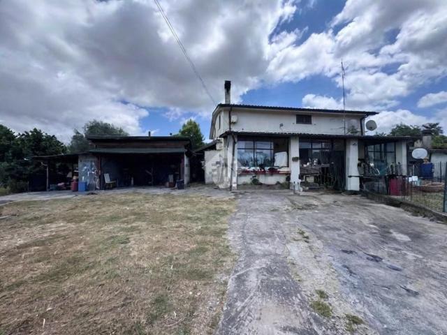 Case e ville in vendita di 220 m² in Località Colle Fiorito, 7