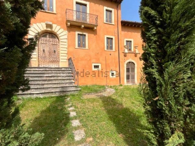 Case e ville in vendita di 220 m² in Piazza Angelo Pellegrini