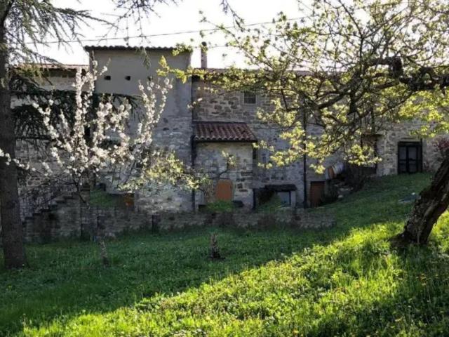 Case e ville in vendita di 220 m² in Strada Comunale di Rofelle