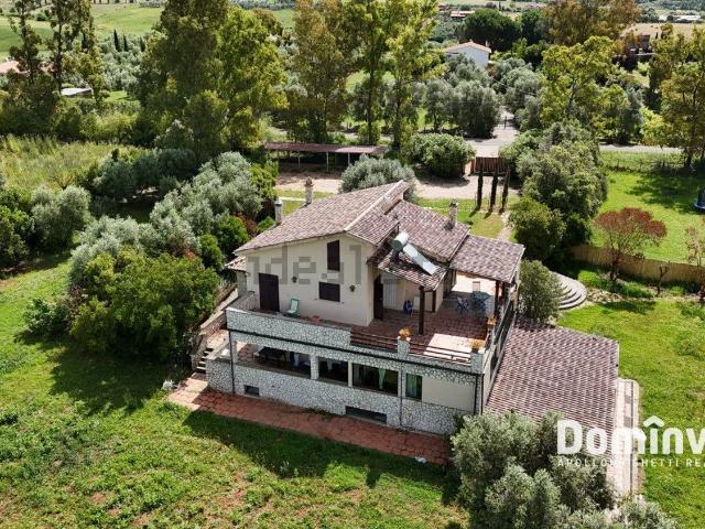 Case e ville in vendita di 220 m² in Strada Cacciata Grande