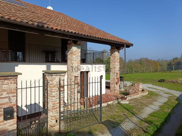 Case e ville in vendita di 220 m² in Strada dei Bertoni, 1