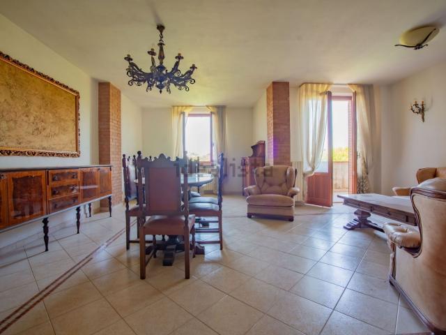 Villetta bifamiliare in vendita di 220 m² in Strada di Certosa