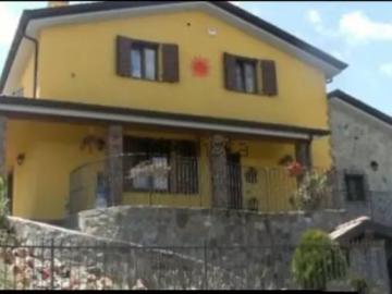 Case e ville in vendita di 220 m² in Strada Statale 1