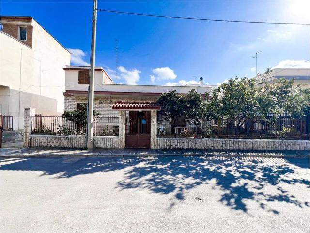 Case e ville in vendita di 220 m² in Via Grumo, 2