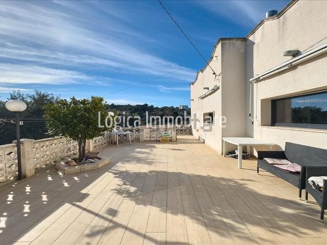 Case e ville in vendita di 220 m² in Strada Provinciale 9