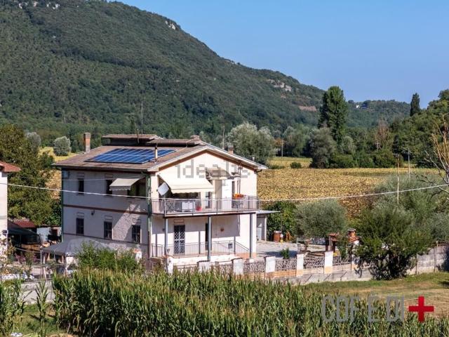 Case e ville in vendita di 220 m² in Strada Ramiato
