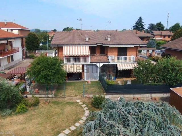 Case e ville in vendita di 220 m² in Strada Tetti Piatti, 7719