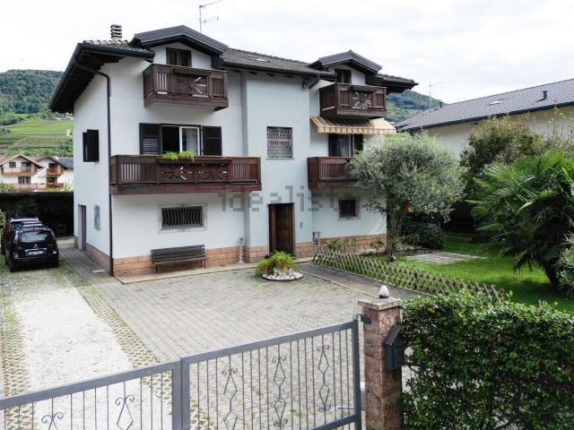 Case e ville in vendita di 221 m² in Via Cesure