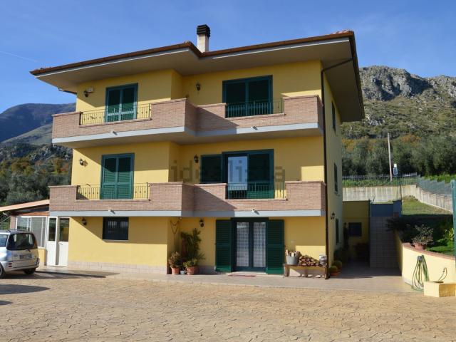 Case e ville in vendita di 221 m² in Via Forca, 21