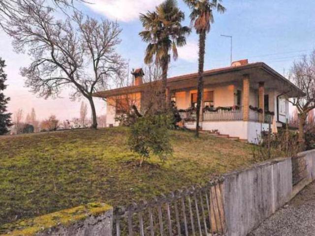 Case e ville in vendita di 221 m² in Via Fantinello Peressina, 19
